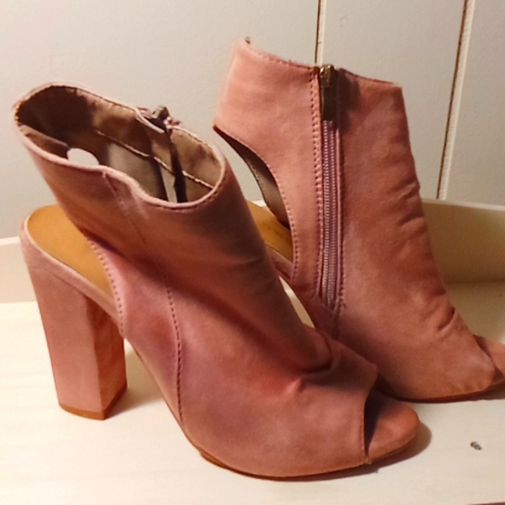 Chaowan Platform Heels